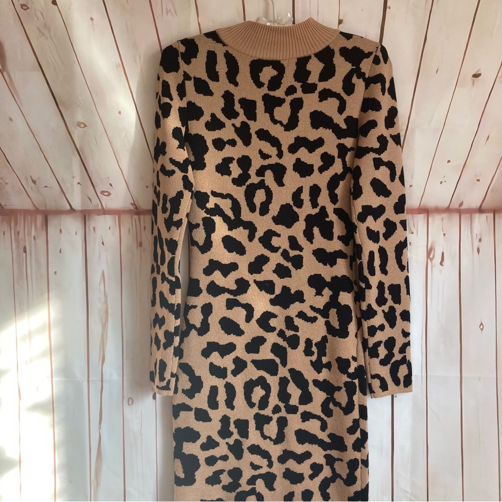 LEOPARD PRINT SWEATER DRESS 🐅 - Picture 5 of 7